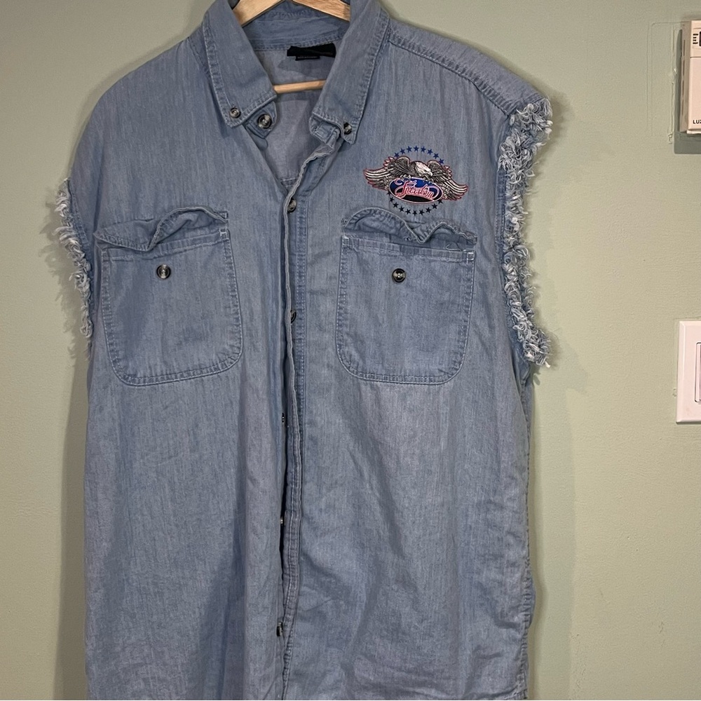 6/$25
Men's Frayed Sleeveless Denim Shirt